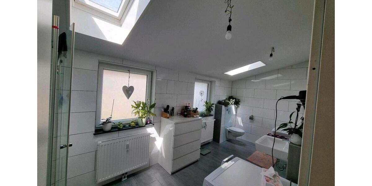 Dachgeschoßwohnung Laichingen - 3 Zimmer, 100 m&sup2;, 1.400&euro; | Angebot:26491775