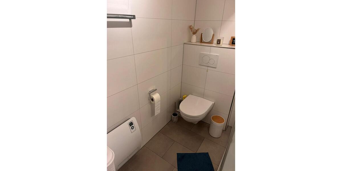 Helle 3 Zi. DG Wohnung mit Dachterrasse in ruhiger Lage 3 zimmer