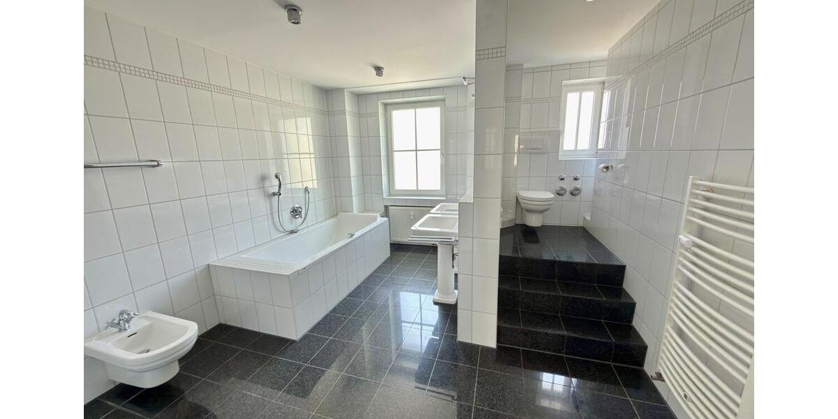 Etagenwohnung Neu-Ulm Ludwigsfeld - 4.5 Zimmer, 168 m&sup2;, 2.500&euro; | Angebot:26393674