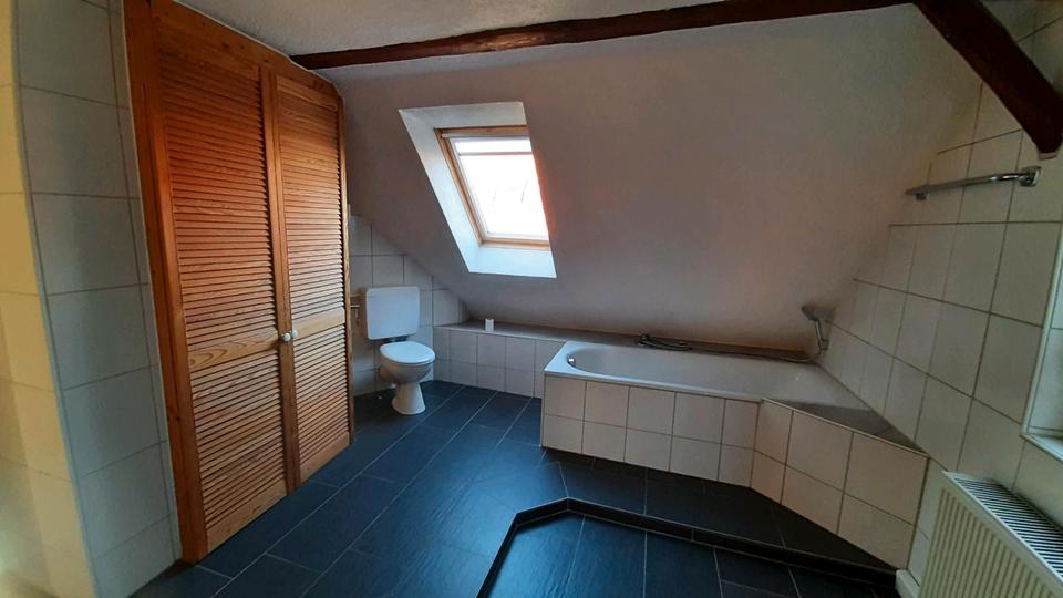 Dachgeschoßwohnung Berghülen - 3 Zimmer, 81 m&sup2;, 930&euro; | Angebot:26447033