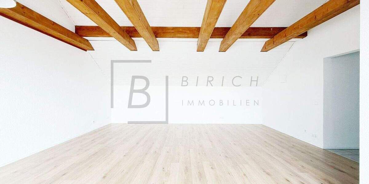 Ideal für Pendler: Ruhige 2,5-Zimmer-DG-Wohnung in Staig - nahe A7, mit neuer Küche & Dachterrasse 2 zimmer