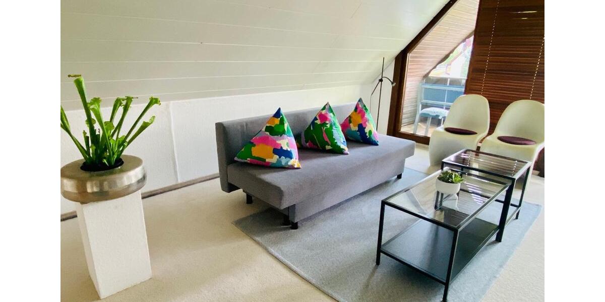 Neu-Ulm: Großes Zimmer mit Balkonzugang – für Frau in 3er WG 3 zimmer