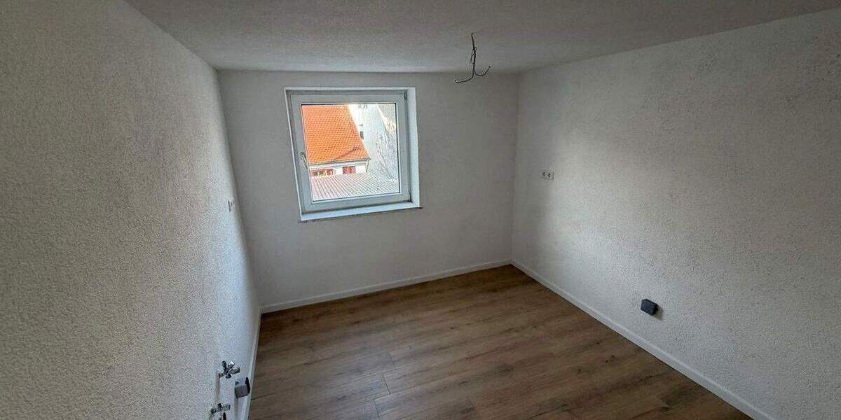 Etagenwohnung Langenau (Albeck) Albeck - 6 Zimmer, 148 m&sup2;, 250.000&euro; | Angebot:25824686