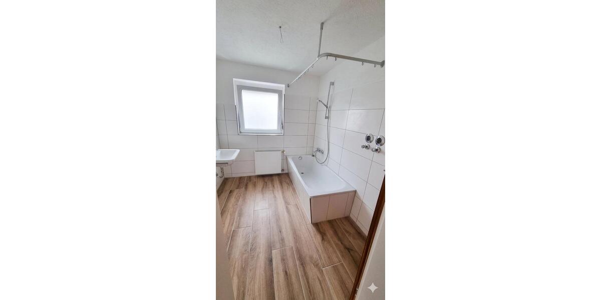 Etagenwohnung Holzheim - 3 Zimmer, 90 m&sup2;, 1.100&euro; | Angebot:26247646