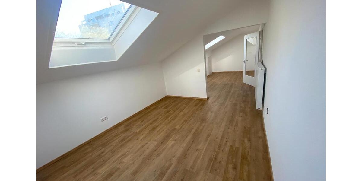 Dachgeschoßwohnung Günzburg - 4 Zimmer, 120 m&sup2;, 980&euro; | Angebot:26368905
