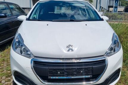 Peugeot 208 129.300 km 2.699 &euro; Elchingen 89275
