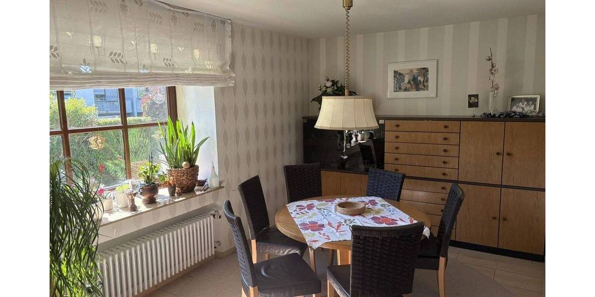 PROVISIONSFREI: Charaktervolles Haus auf großem Grund in familienfreundlicher Lage (Erbbaurecht) 7 zimmer