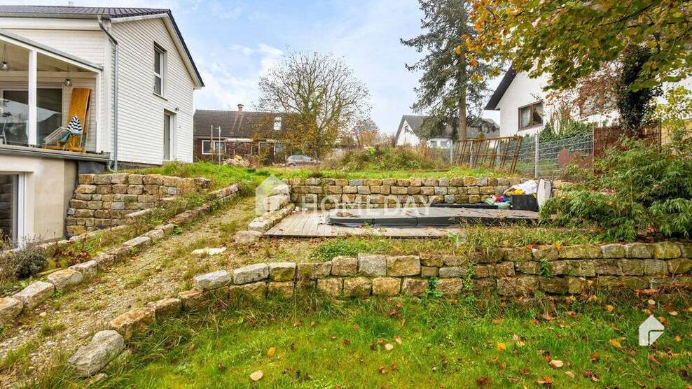 Modernes Mehrfamilienhaus in Hanglage - Traumhaftes Wohnen mit Pool, Garten und Dachterrasse