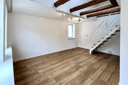 Großzügige 5,5-Zimmer-Maisonettewohnung mit Balkon, EBK & Garage 5.5 zimmer