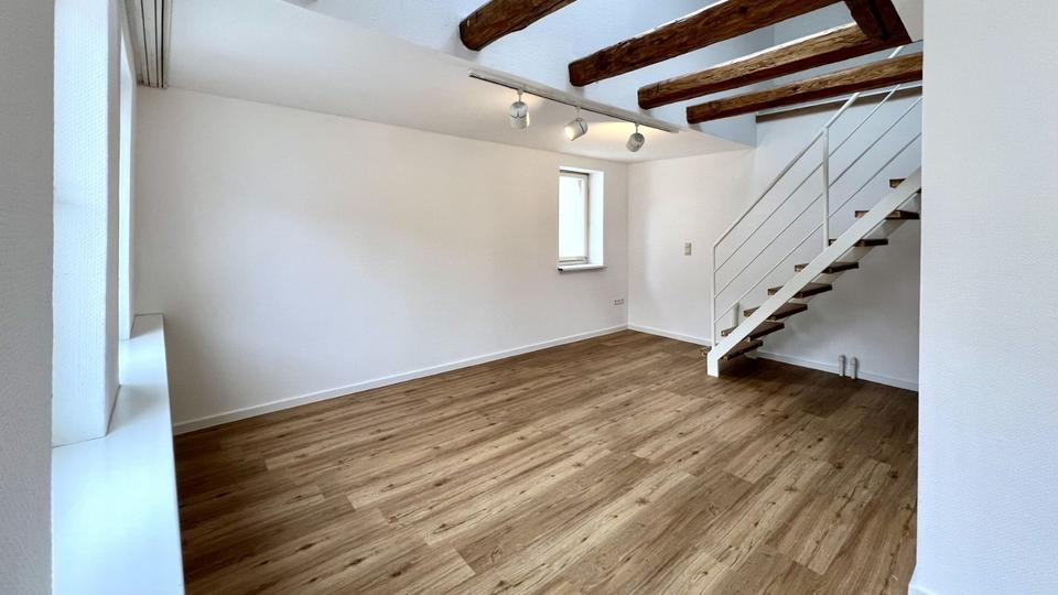 Großzügige 5,5-Zimmer-Maisonettewohnung mit Balkon, EBK & Garage 5.5 zimmer