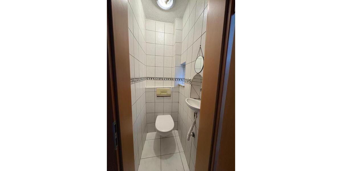 Teils möblierte Doppelhaushälfte mitten in der Stadt (4xZimmer) 4 zimmer