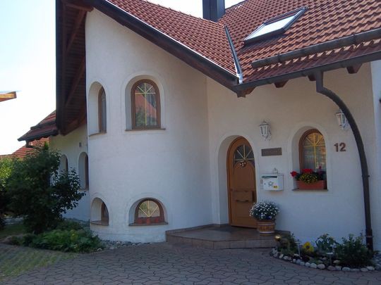 Provisionsfrei* 3 Generationen ZFH: 5 ZiWo + 4 ZiWo, 3 Ebenen, Grund 802 m² in 89173 Lonsee zu verkaufen. - Zweifamilienhaus Lonsee | Angebot:26781319