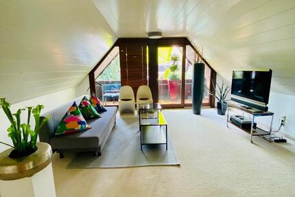 Neu-Ulm: Großes Zimmer mit Balkonzugang – für Frau in 3er WG 3 zimmer