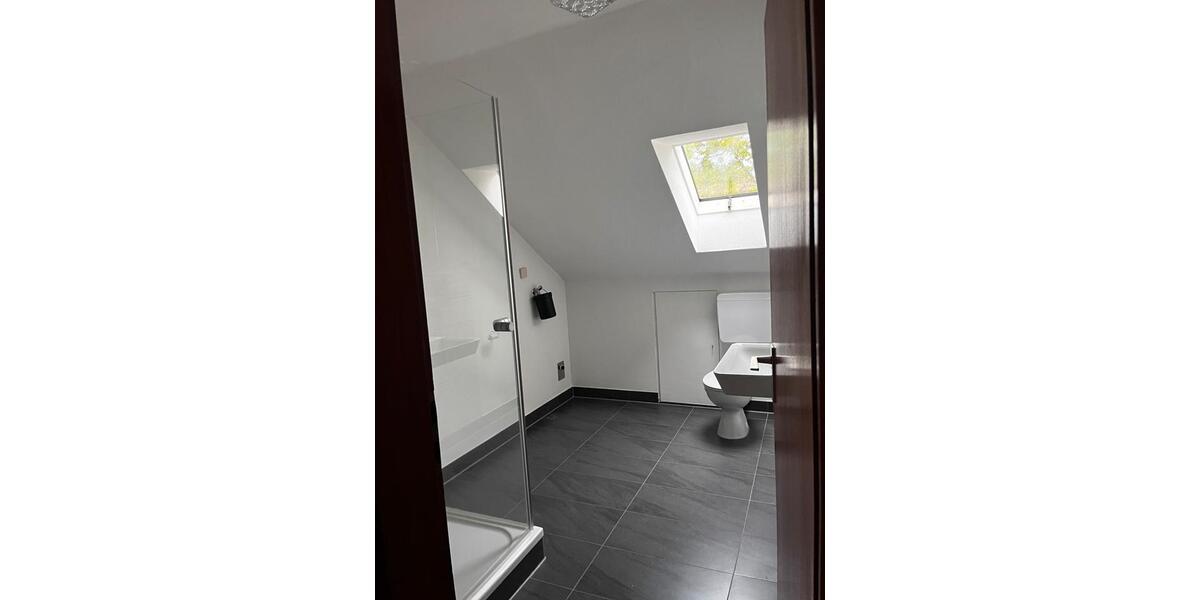 3 Zimmer Dachgeschoß Wohnung zimmer