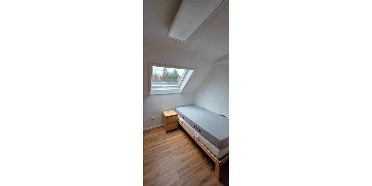 Dachgeschoßwohnung Laichingen - 3.5 Zimmer, 81 m&sup2;, 1.300&euro; | Angebot:26262611