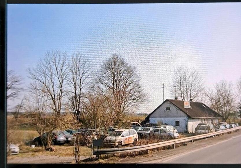 Einfamilienhaus zu vermieten mit großem Grundstück