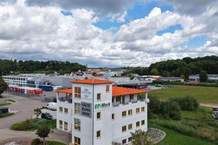 Frisch renovierte Bürofläche mit Balkon zimmer