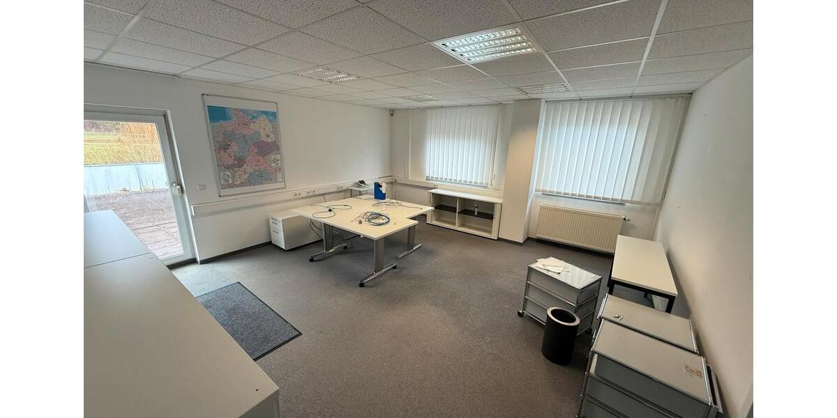 Gewerbeflächen Büros Ausstellungsflächen in Urspring an B10 zimmer