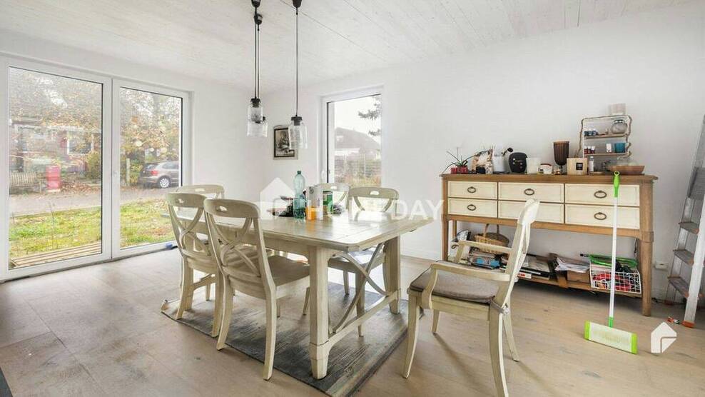 Modernes Mehrfamilienhaus in Hanglage - Traumhaftes Wohnen mit Pool, Garten und Dachterrasse