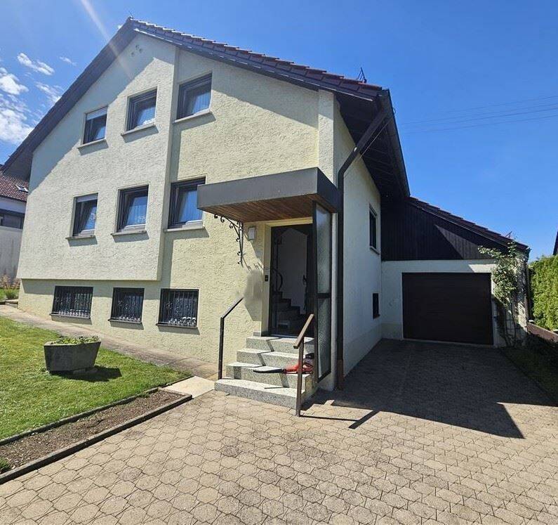 Ruhig und sonnig gelegenes 1-2 Familienhaus mit Modernisierungsbedarf