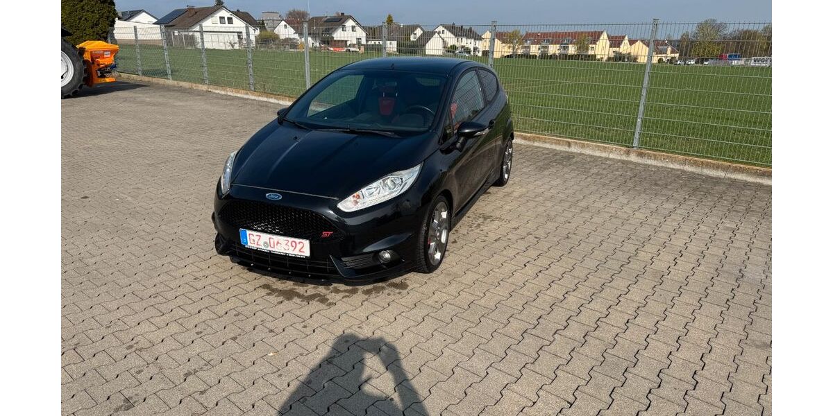 Ford Fiesta 155.200 km 7.350 &euro; Kötz 89359