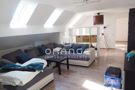 *** Charmante 3,5-Zimmer-Dachgeschosswohnung mit Kamin in ruhiger Lage von Holzheim *** 3 zimmer