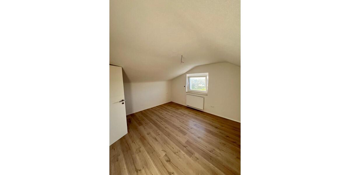 Mehrfamilienhaus, Wohnhaus Bernstadt - 10 Zimmer, 270 m&sup2;, 690.000&euro; | Angebot:26692495