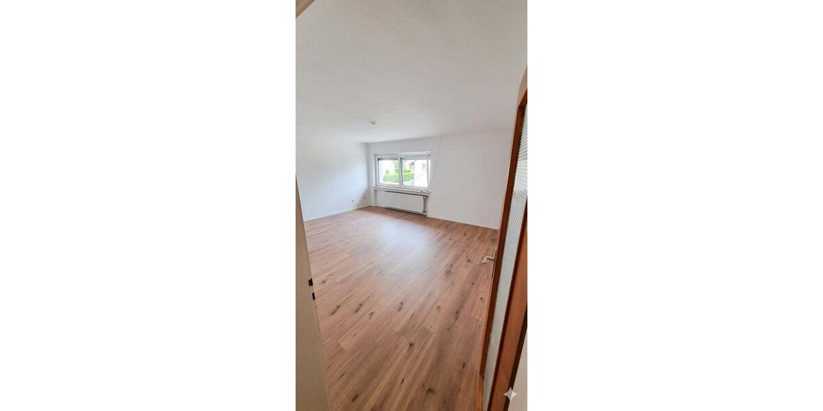 Etagenwohnung Holzheim - 3 Zimmer, 90 m&sup2;, 1.100&euro; | Angebot:26247646