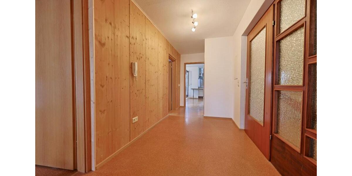 Dachgeschoßwohnung Erbach - 4 Zimmer, 97 m&sup2;, 950&euro; | Angebot:25491533