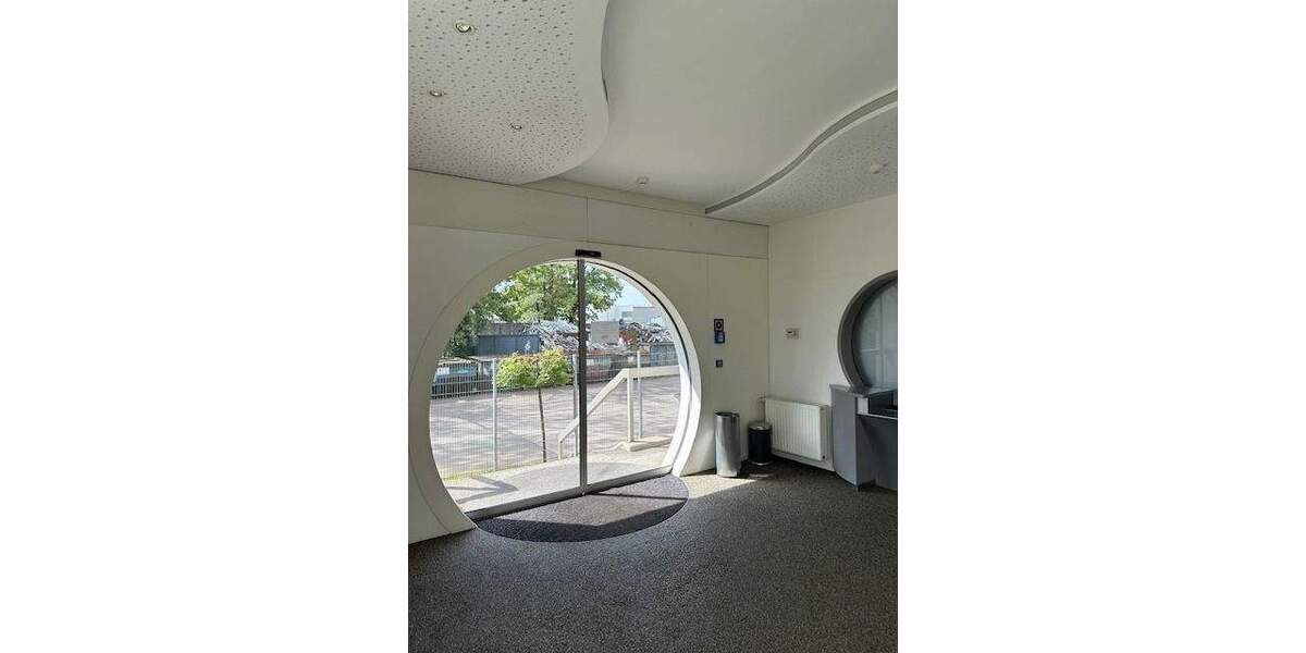 8 Zimmer mit ca. 267m² 8 zimmer