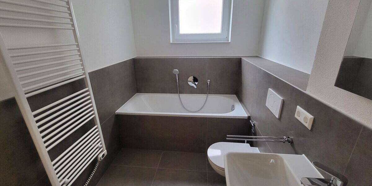 +++NU-Burlafingen, 3-Zi.-Mietwohnung, 89,51 m² Wfl., EG, großer Garten, Küche, 2 TG-Stpl.+++ 3 zimmer