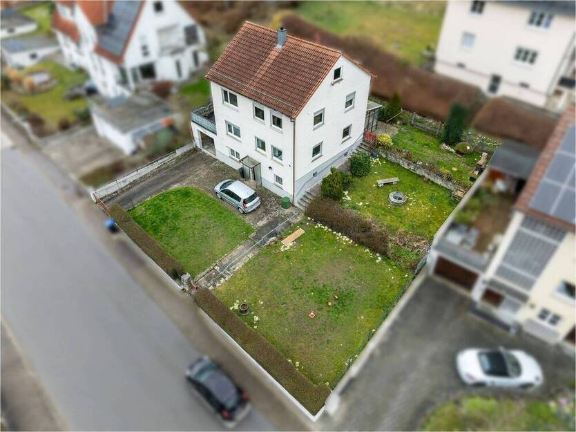 Zweifamilienhaus mit viel Potenzial in Thalfingen