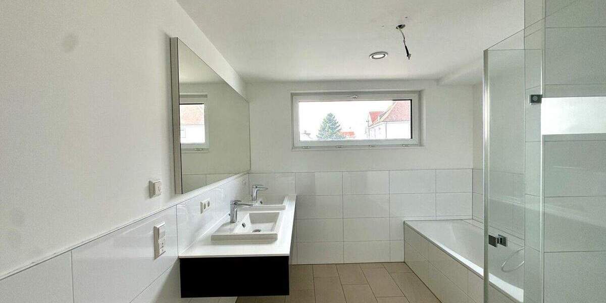 Etagenwohnung Illertissen - 3 Zimmer, 108 m&sup2;, 1.350&euro; | Angebot:25167027