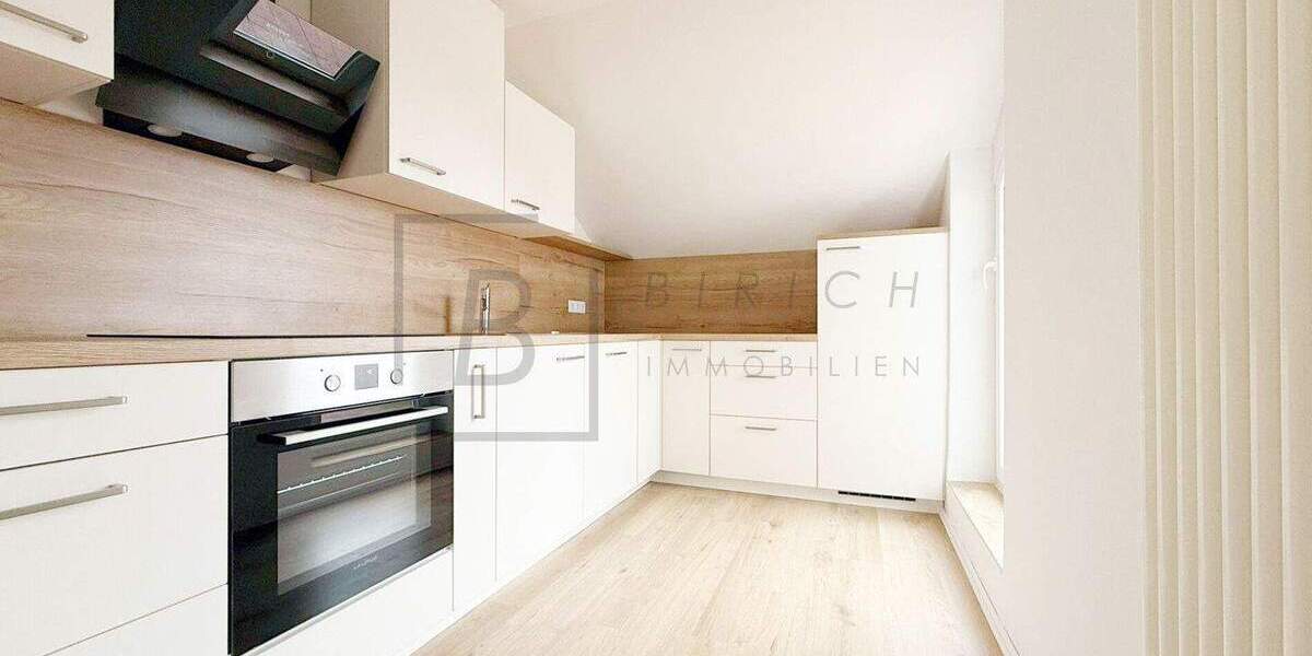 Ideal für Pendler: Ruhige 2,5-Zimmer-DG-Wohnung in Staig - nahe A7, mit neuer Küche & Dachterrasse 2 zimmer