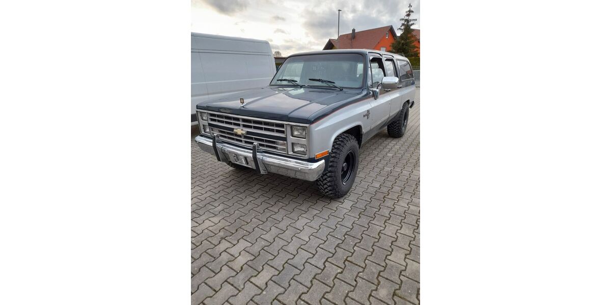 Chevrolet Suburban 77.000 km 10.999 € Offingen 89362