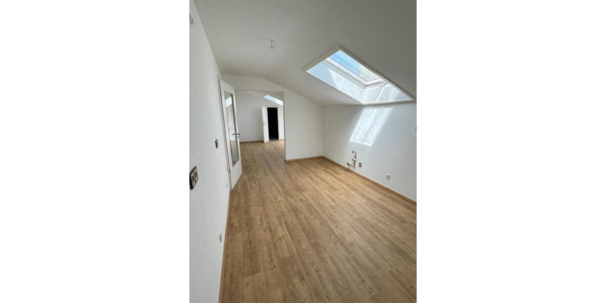 Dachgeschoßwohnung Günzburg - 4 Zimmer, 120 m&sup2;, 980&euro; | Angebot:26368905