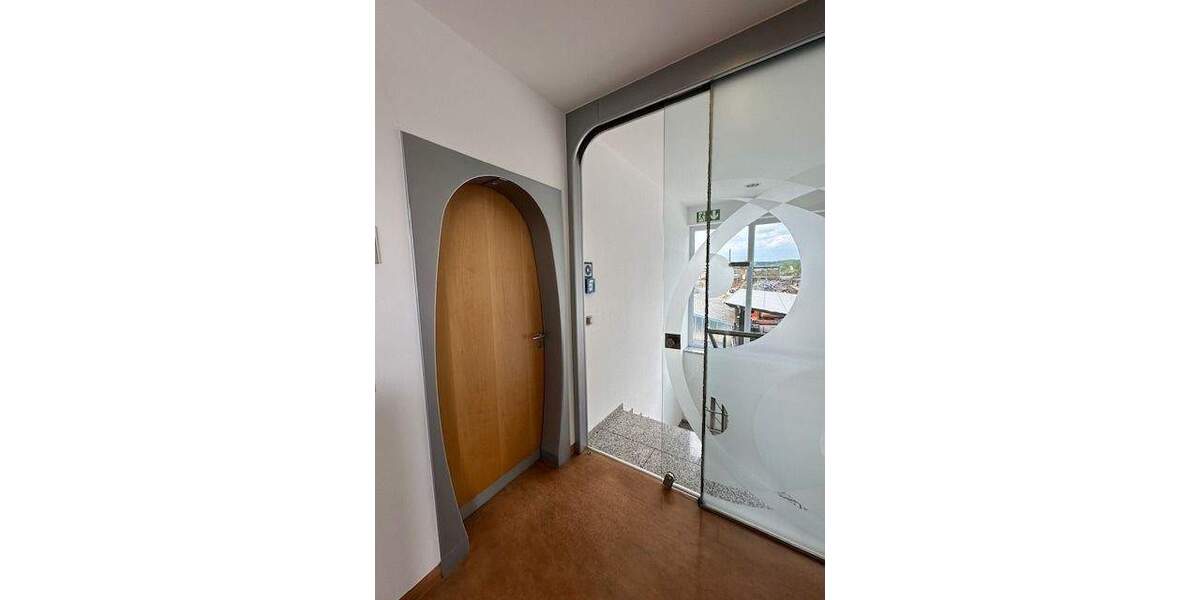 8 Zimmer mit ca. 267m² 8 zimmer