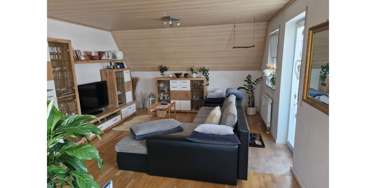 Provisionsfrei* Charmante 3 Zimmer Maisonette Dachgeschosswohnung mit Balkon & TG Stellplatz in Illertissen - Maisonettenwohnung Illertissen | Angebot:26594410