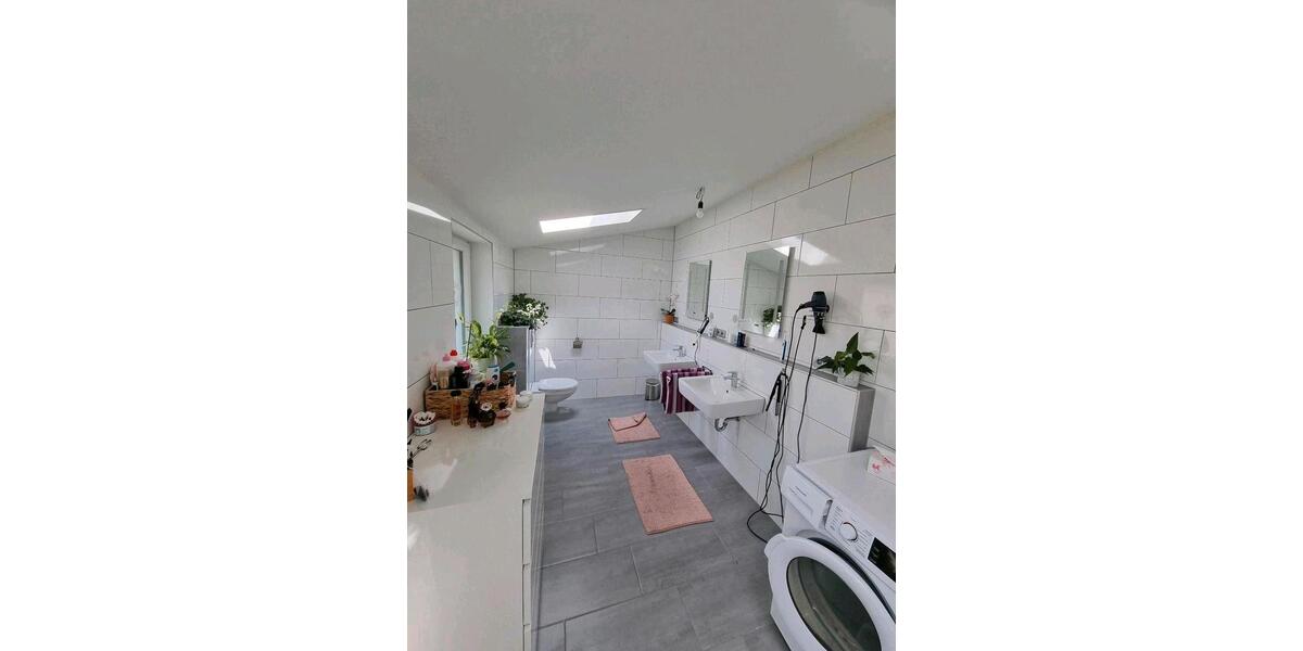 Dachgeschoßwohnung Laichingen - 3 Zimmer, 100 m&sup2;, 1.400&euro; | Angebot:26491775