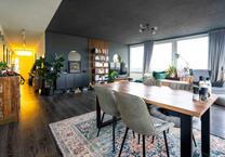 Moderne Wohnung in zentraler Lage mit Panorama Aussicht, TG, EBK