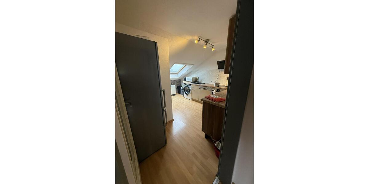 Helle 3 Zi. DG Wohnung mit Dachterrasse in ruhiger Lage 3 zimmer