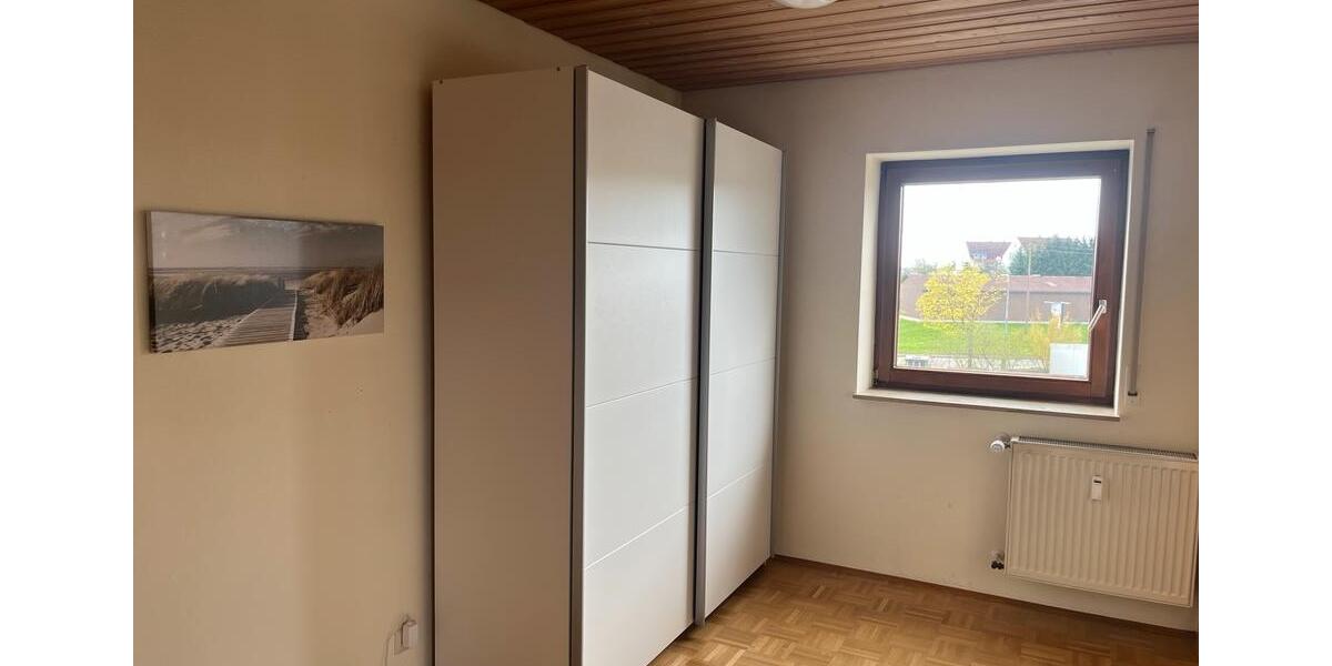 Dachgeschoßwohnung Neu-Ulm Burlafingen - 3 Zimmer, 71 m&sup2;, 1.100&euro; | Angebot:26152888