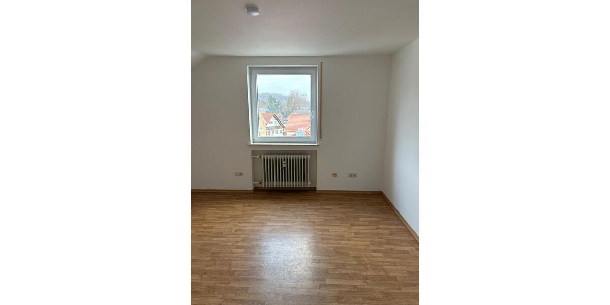 Gepflegte 2,5 Zimmer-DG-Wohnung in zentraler Lage in Illertissen 2.5 zimmer