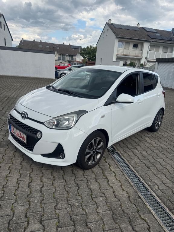 i10