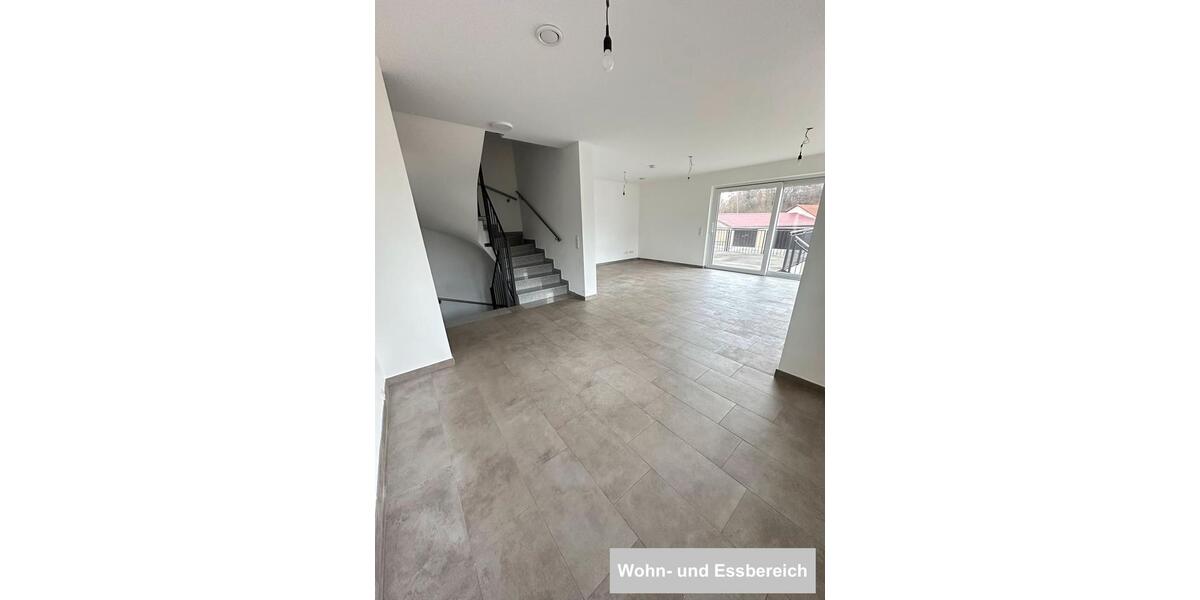 Familienfreundliche DHH mit Terasse, Garage & Stellplätze 6 zimmer