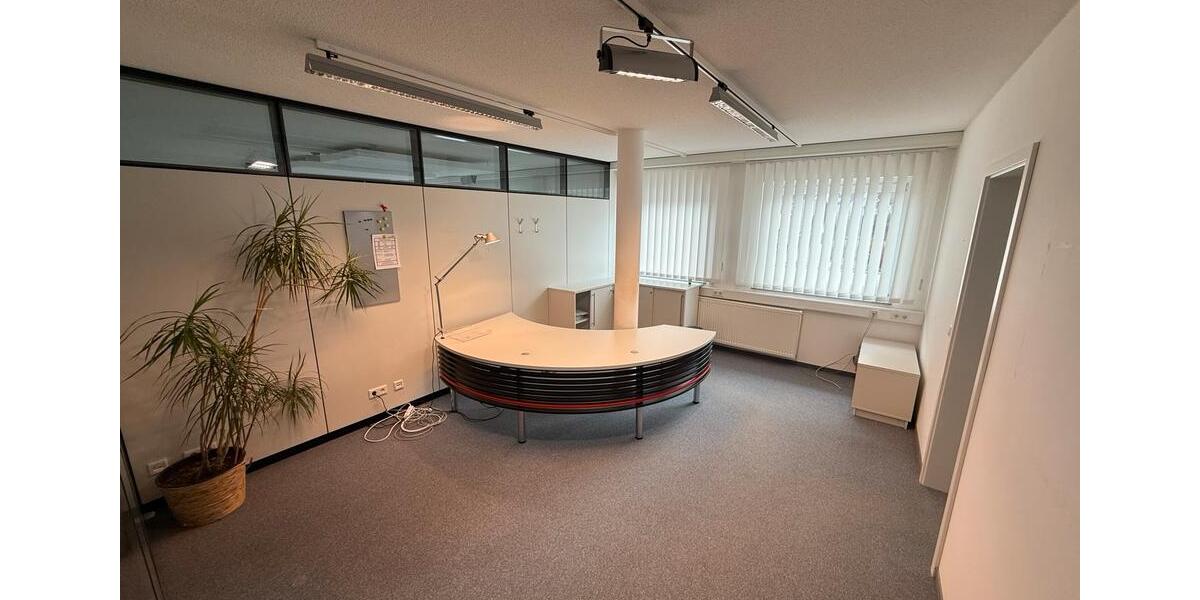 Gewerbeflächen Büros Ausstellungsflächen in Urspring an B10 zimmer