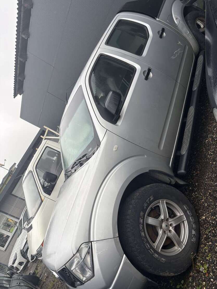 Nissan Navara 160.000 km 5.000 € Günzburg 89312