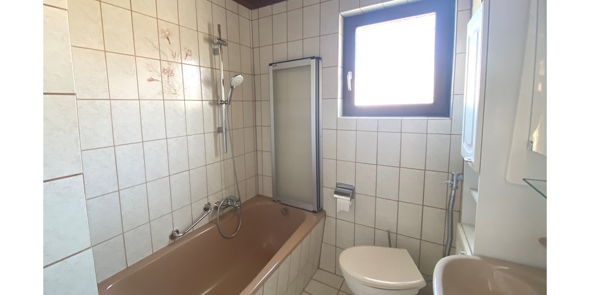 Neu-Ulm: Modernisiertes Mehrfamilienhaus (DHH) mit idyllischem Garten in Donau-Nähe - Mehrfamilienhaus, Wohnhaus Neu-Ulm / Offenhausen Offenhausen | Angebot:27082953