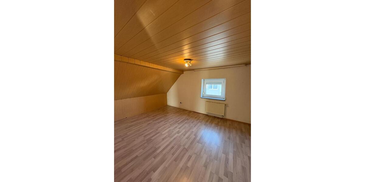 Teils möblierte Doppelhaushälfte mitten in der Stadt (4xZimmer) 4 zimmer