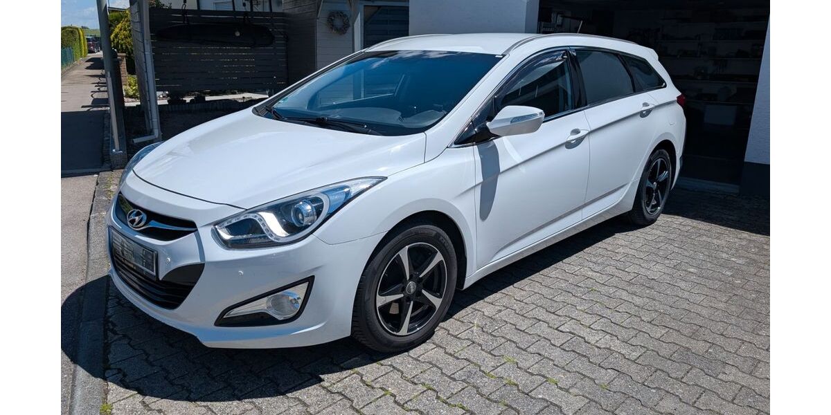 Hyundai i40 137.000 km 5.900 &euro; Ulm-Gögglingen 89079